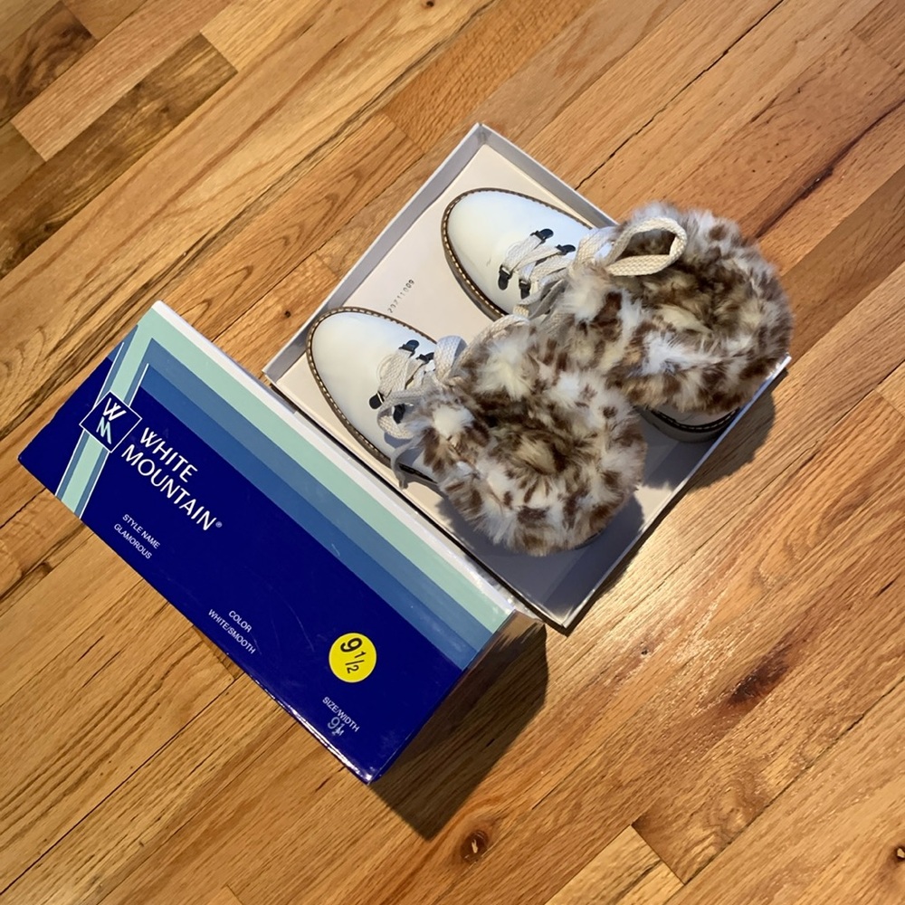 Winter white snow boots size 9 1/2 ladies